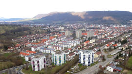 Zillerstall Geislingen mit Albtrauf als Hintergrund (7mb)